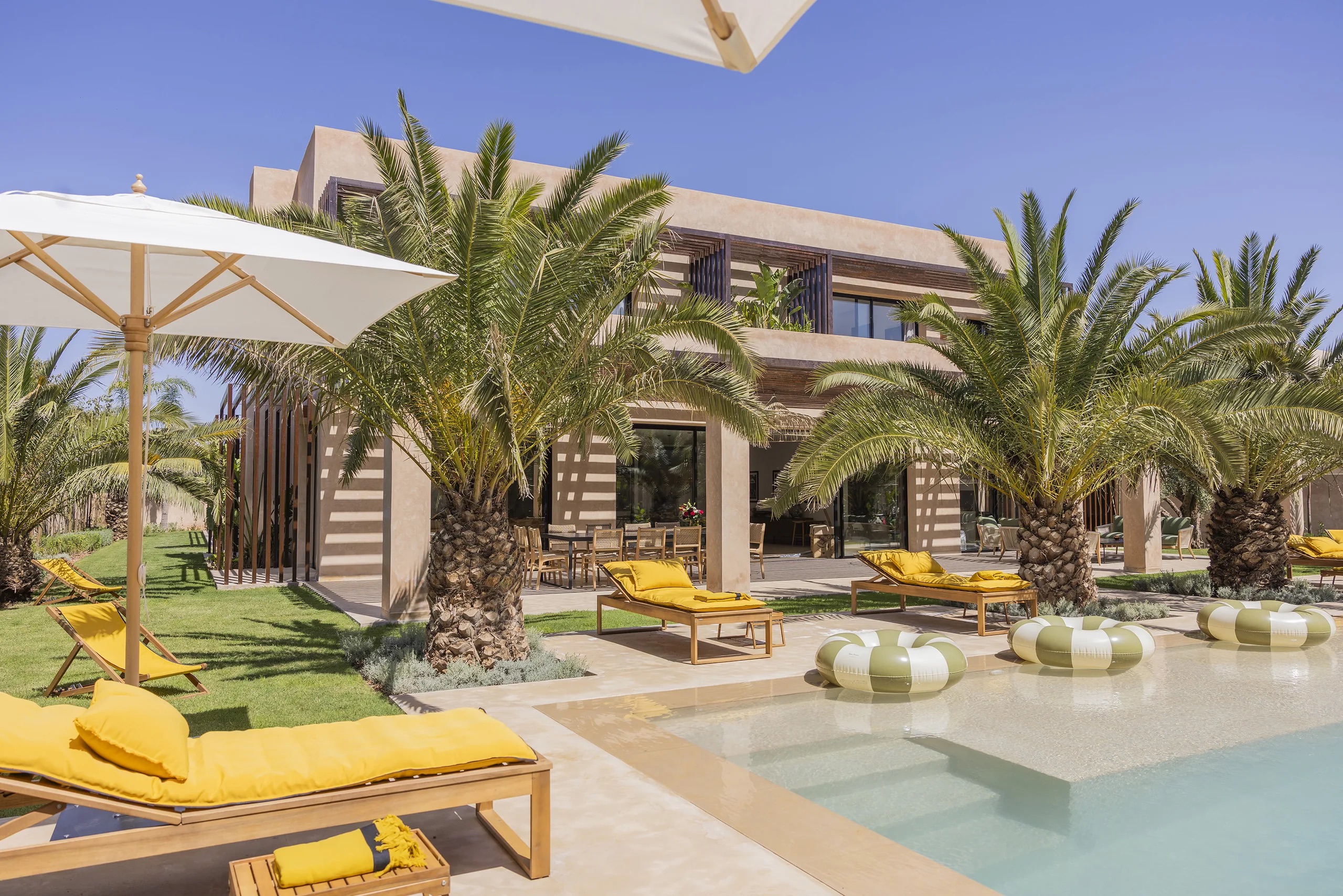 Villa Dar Jannah à Marrakech — Palmiers, piscine et espaces de bien-être